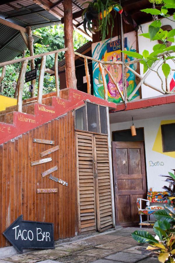 Hostel Plinio Manuel Antonio Exterior foto