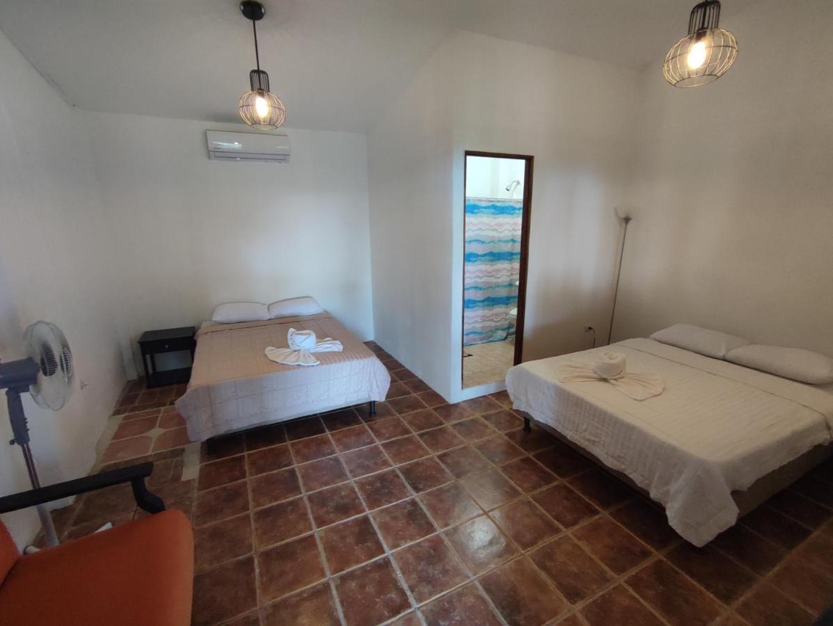 Hostel Plinio Manuel Antonio Exterior foto