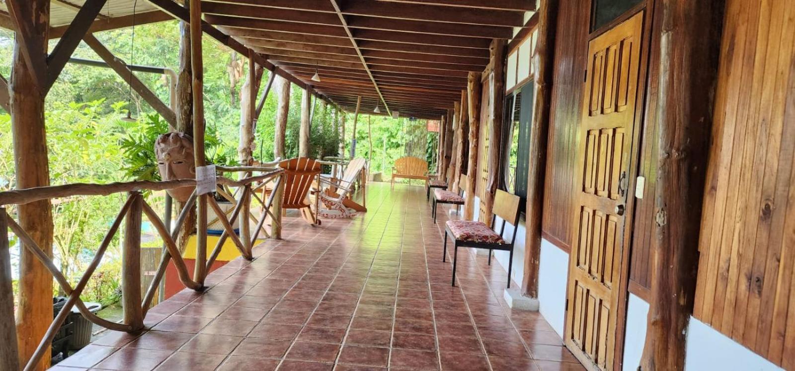 Hostel Plinio Manuel Antonio Exterior foto