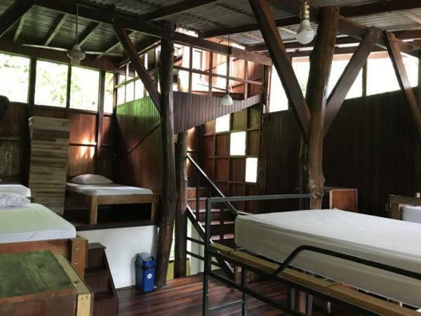 Hostel Plinio Manuel Antonio Exterior foto